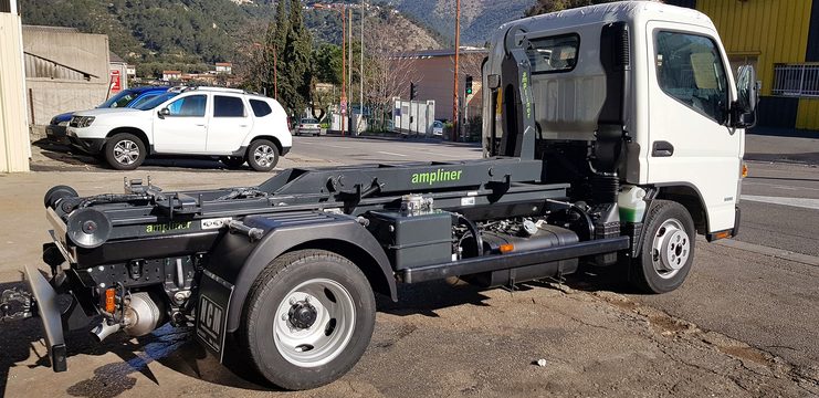Ampliroll sur porteur Fuso