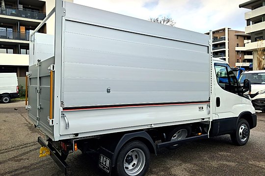 Benne à grandes rehausses aluminium sur Iveco Daily